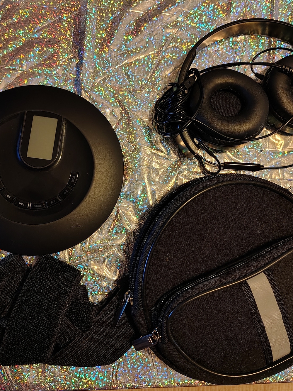 Black Portable CD PLAYER & Headphones with Carrying Case